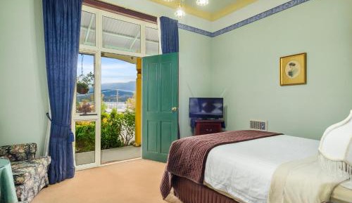 Deluxe Queen Room with Mountain View, River View and Garden View