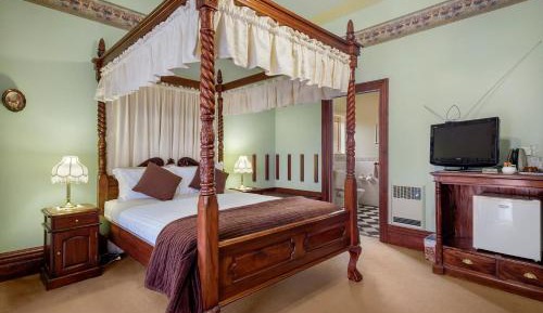 Queen Room with Spa Bath