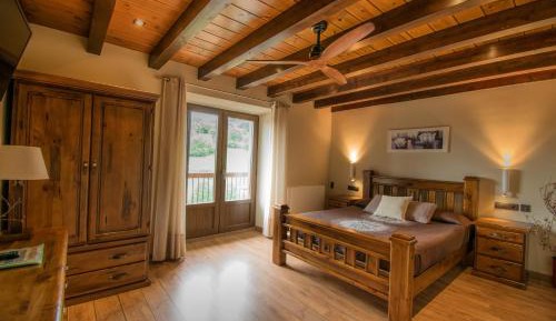 Double or Twin Room with Mountain View
