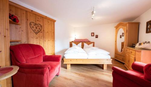 Apartment with Mountain View