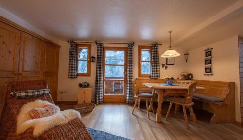 Apartment with Mountain View