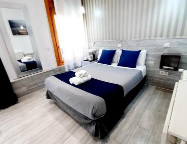 Interior Small Double Room