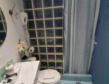 Interior Twin Room.