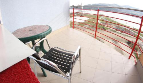 Comfort Apartment with Balcony and Lake View