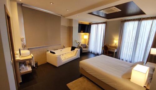Deluxe Double Room with Spa Bath 