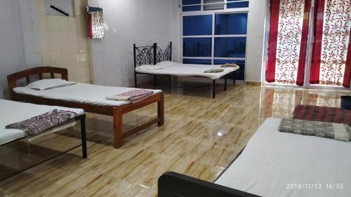 8-Bed Mixed Dormitory Room