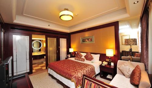 Business Queen Room