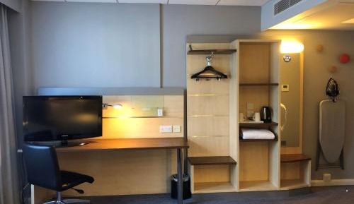 Standard Twin Room with Free Hot Breakfast