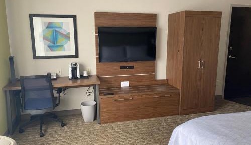 King Room with Roll-in Shower - Communications and Mobility Access