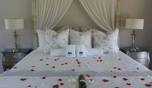 Honeymoon Suite with Spa Bath