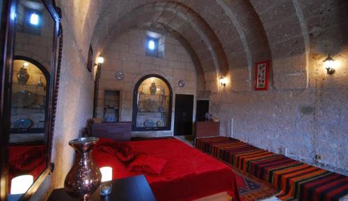 Deluxe Triple Cave Room