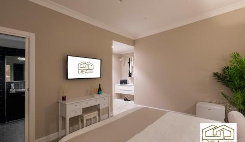 Deluxe Suite with Spa Bath