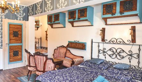 Apartment with Mountain View