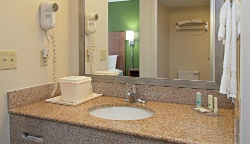 King Suite - Non-Smoking