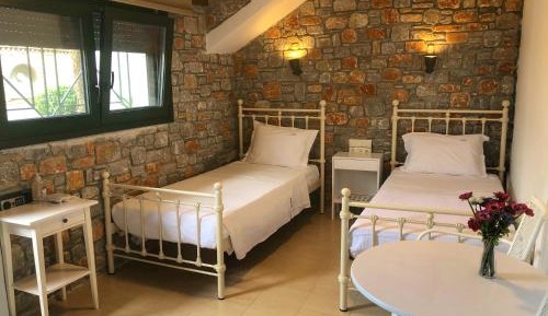 Twin Room Lower Level