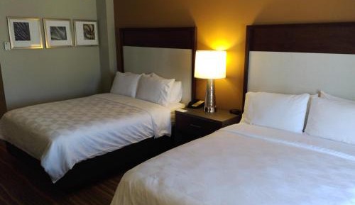 Queen Room with Two Queen Beds - Hearing Accessible