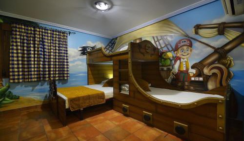 Thematic Room with Double Bed and Two Single Beds