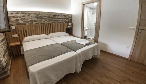 Twin Room with Private Bathroom