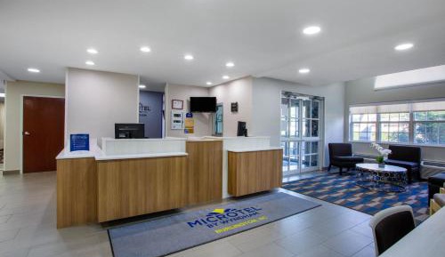 King Suite - Mobility Access/Non-Smoking