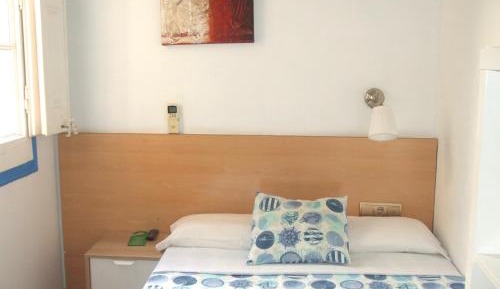 Standard Double Room with Shared Bathroom
