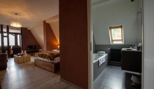 Suite with Mountain View