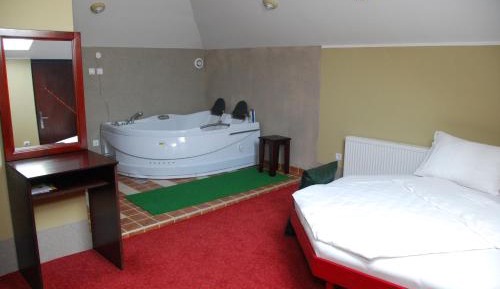 Deluxe Studio Apartment