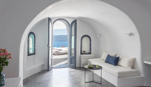 Artist's Suite with Plunge Pool and Caldera View