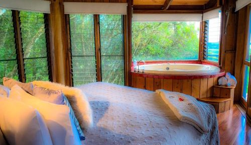 One-Bedroom Bungalow with Spa Bath