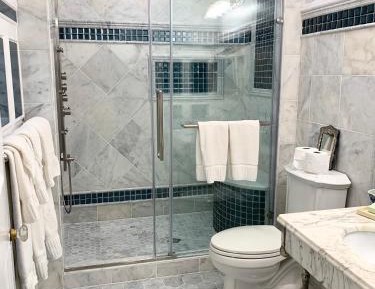Deluxe Suite with Spa Bath