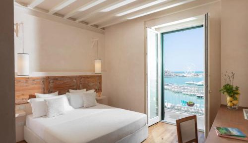 Deluxe Double Room with Balcony and Sea View