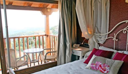 Superior Double Room with Terrace and Castle View