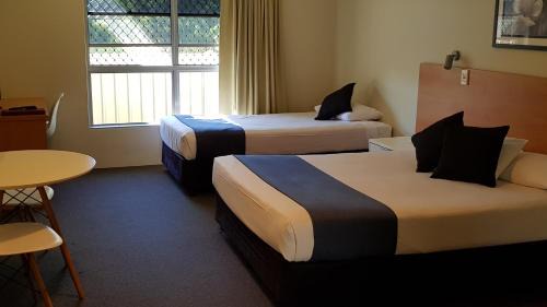 Queen and Single Room