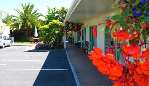 One-Bedroom Apartment with Hot Tub