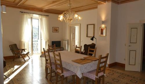 Apartment with Mountain View