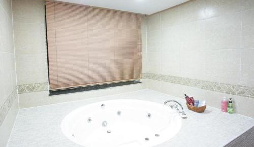 Superior King Suite