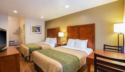 Queen Room with Two Queen Beds - Non-Smoking