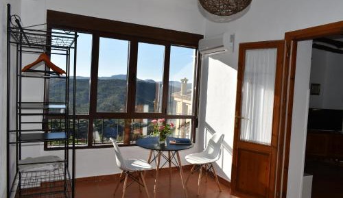 Apartment with Mountain View