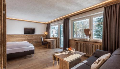 1 - Room Suite with Infrared Cabin
