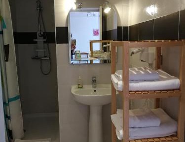 Framboise Triple Room