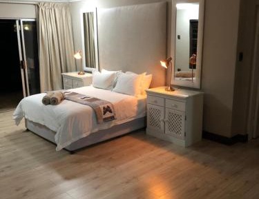 Apartment with Pool View 