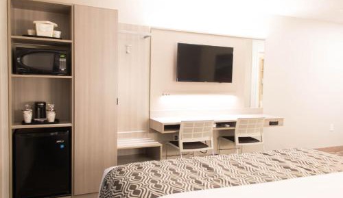 1 Queen Bed Mobility Accessible Studio Suite Non_Smoking