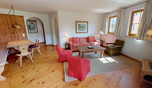Apartment with Mountain View