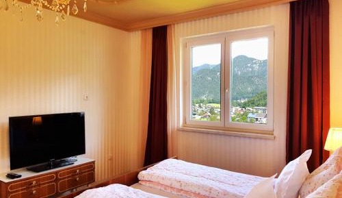 Suite with Mountain View