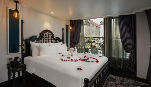 Honeymoon Double Room with City View