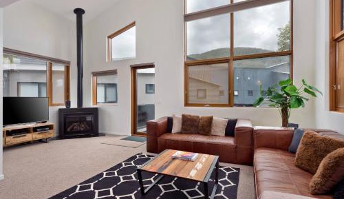 Three-Bedroom Apartment - Loft