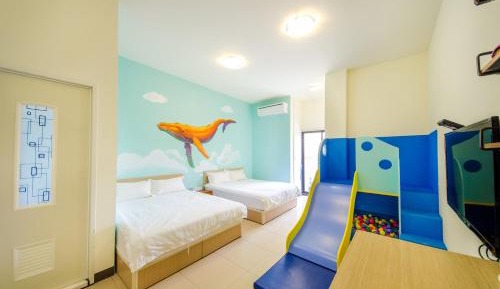 Quadruple Room with Private Bathroom