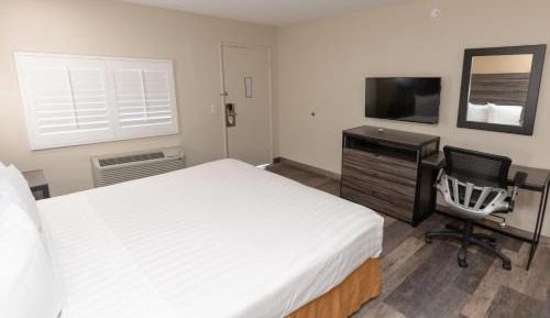 1 KING BED - NON-SMOKING