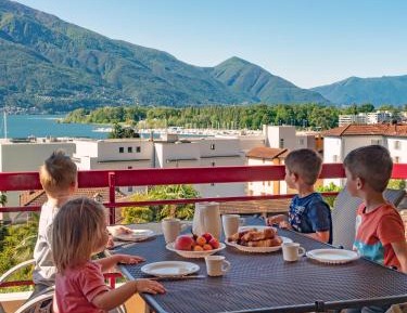 Apartment with Lake View