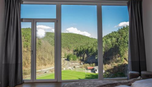 Apartment with Mountain View