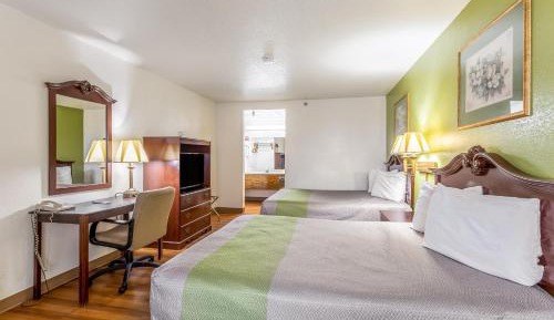 Standard Queen Room with Two Queen Beds - Non-Smoking